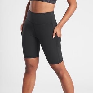 Athleta Ultimate Stash Pocket 9" Short in black